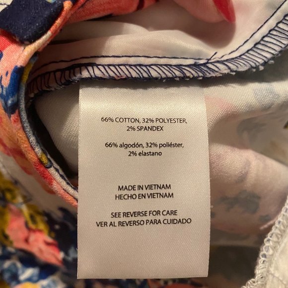 Size 8 Isaac Mizrahi New York Shorts - Navy and Pink Floral - Like New - Picture 10 of 12